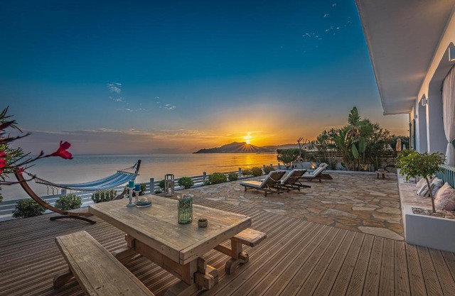 Anemos Beach House, by ZanteWize