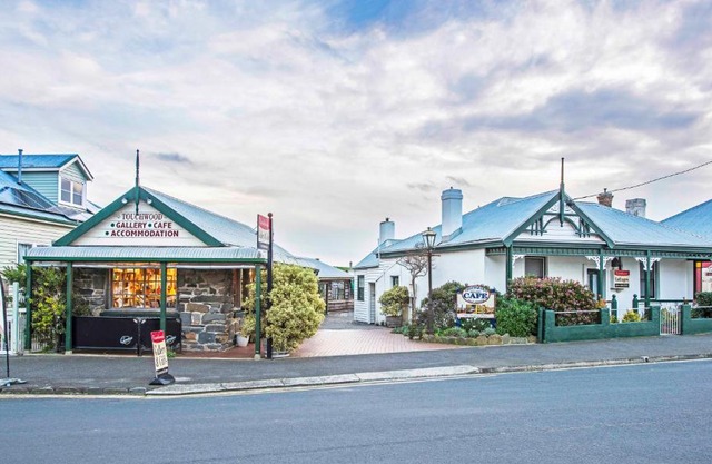 Angel's Aisle Cottages & Cafe