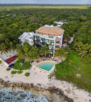 Angelina 28 Beachfront and Family Apartments - Modern and Relaxing Long Stays - 20 min from Cancun Airport