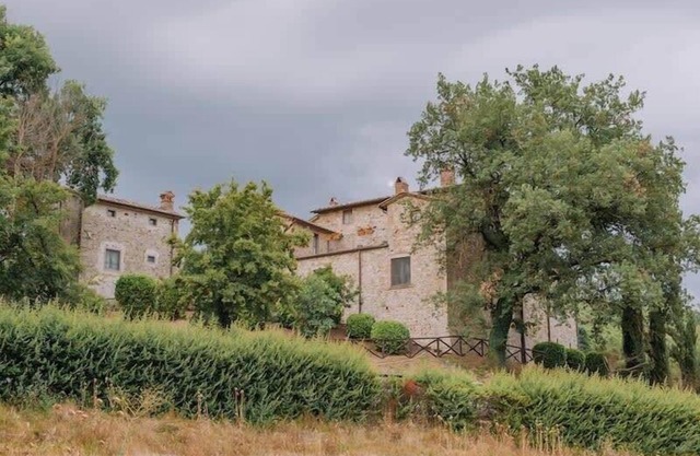 Luxury historic 7 bed villa in Tuscany. Sleeps 20