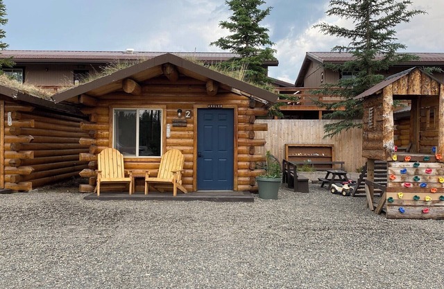 Angler Cabin-Modern Comfort in the Last Frontier (For families or casual travelers)