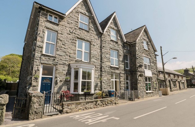 Angorfa, LLANBEDR