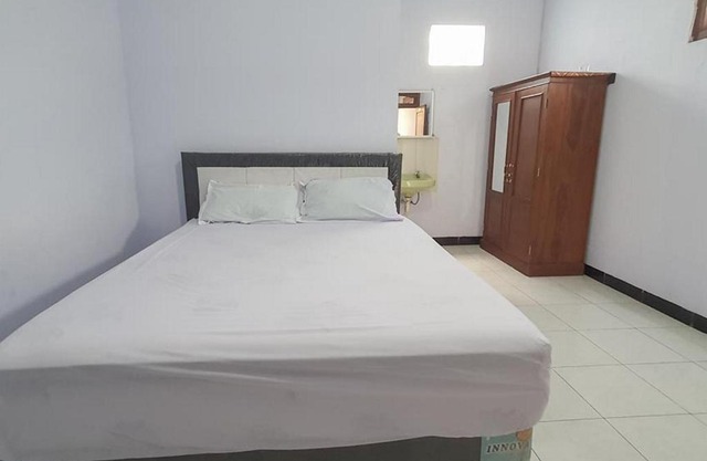 Angrumba Family Homestay near RSUD Caruban Mitra RedDoorz
