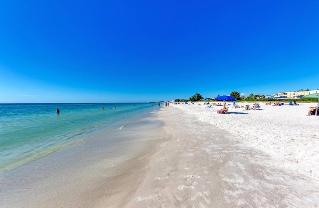 Anna Maria Island Surfside Bungalow