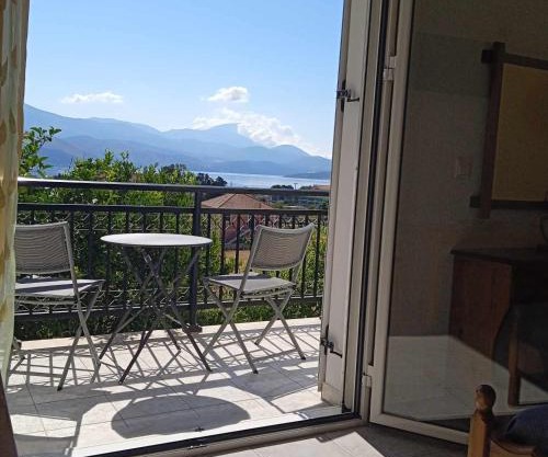 Anna's Apartment 1 - Cozy stay for 3 in Lixouri