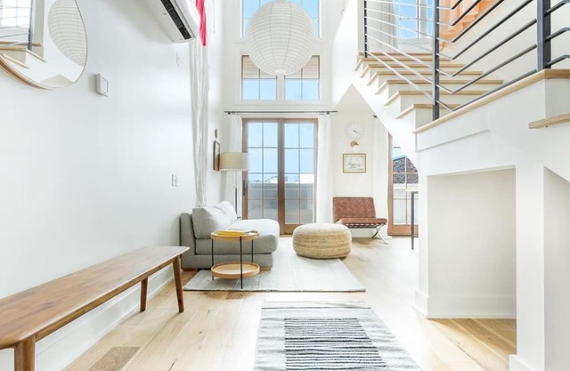 Annabelle 4A - Top Floor Loft Downtown With Patio