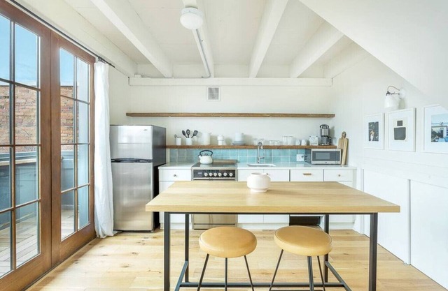 Annabelle 4A - Top Floor Loft with Terrace in Historic Downtown