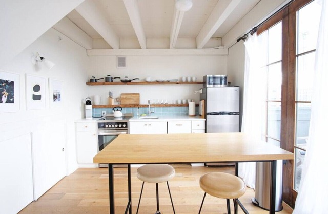 Annabelle 4B - Bright Loft With a Patio in Downtown Savannah