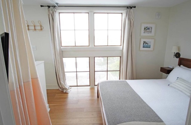 Annabelle 4D - Top-Floor 2 BR in Historic Downtown Savannah