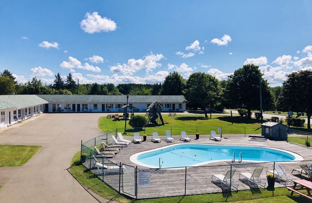 Anne Shirley Motel & Cottages