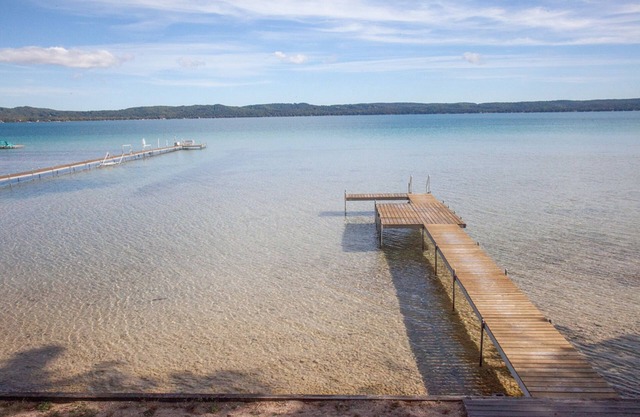 Annex Pet Friendly Waterfront Cottage within walking distance to Glen Arbor!