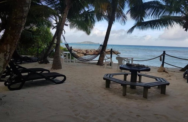 Anse Kerlan Beach Chalets