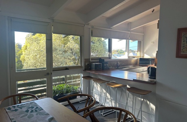 Anth's Beech Haus - Light filled, 3-bed comfortable house with WiFi & AC.