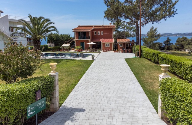 Anthoula's House