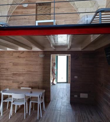 Antica casa con volte a vista