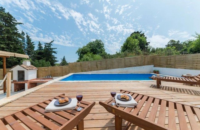 Antica holiday house with pool, sea view