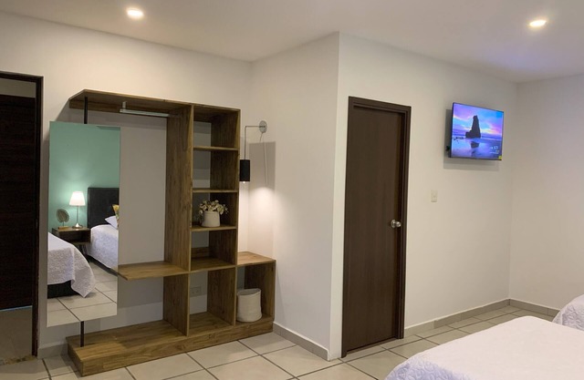 Antique cama King, Vista a montañas - A/C WiFi TV