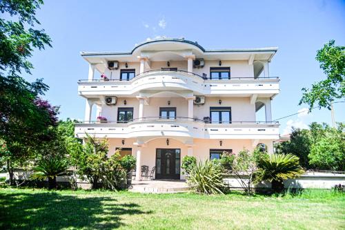 Antonios Apartments