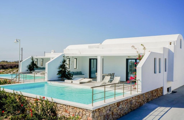Antoperla Perivolos Homes & Villas