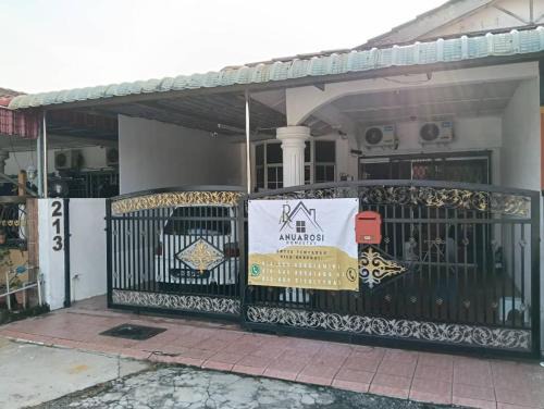 Anuarosi Homestay Taman Melor, Teluk Intan