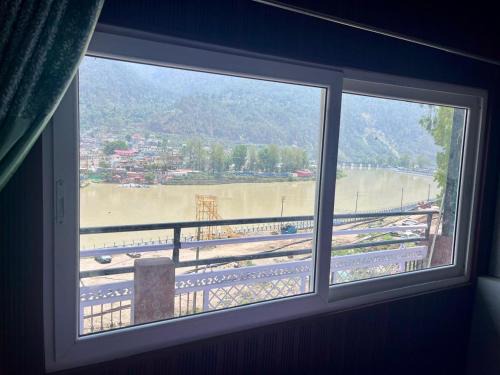Anushree Lake View Home Stay Uttarkashi