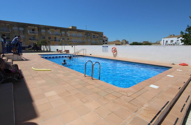 Ap ELS PINS, ideal para tus vacaciones cerca del mar, wifi gratuito, aire acondicionado , piscina comunitaria, se admiten mascotas, playa para perros