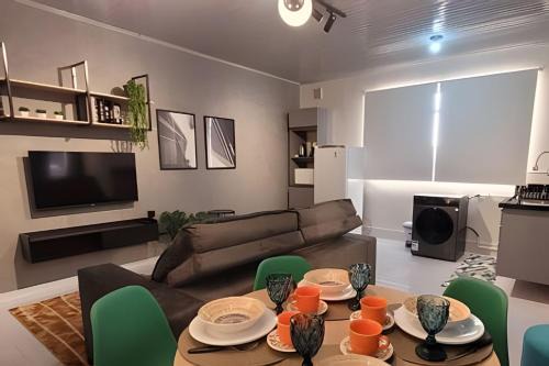 AP103 - Apartamento com A/C no centro