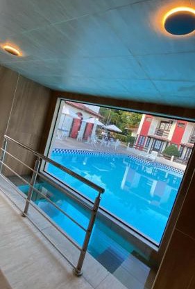 AP27 com 2 Suítes a Poucos Passos da Praia de Taperapuã