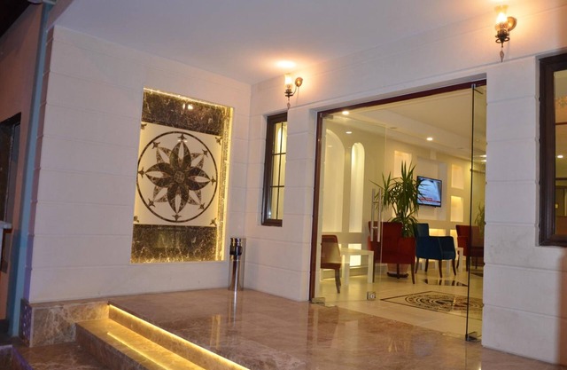 Apameia Hotel