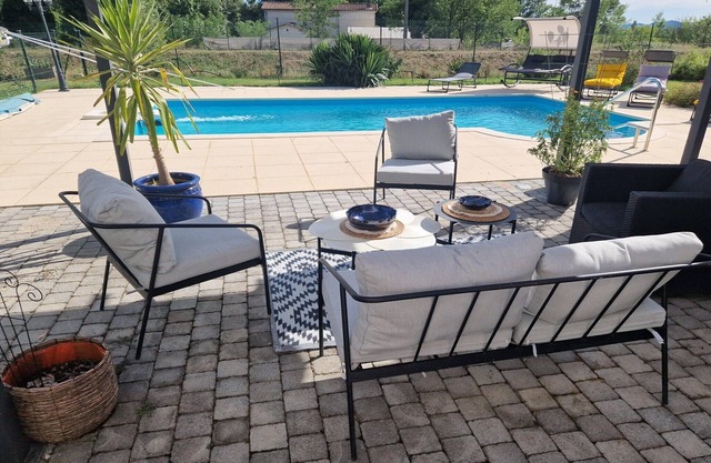 Apartamento con piscina, wifi
