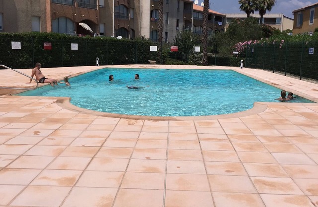 Aparte. contemporáneo renovado con piscina a 150 m del mar, frente a las Islas de Oro