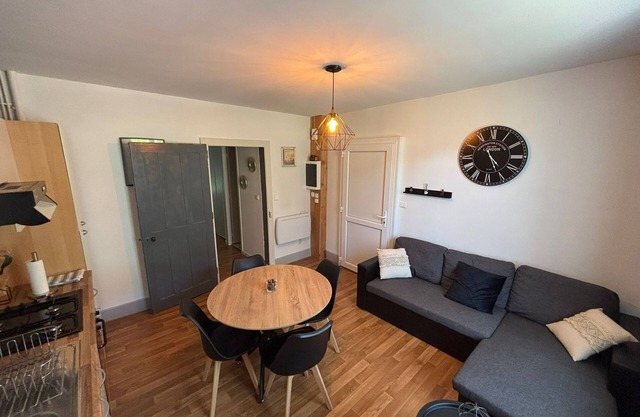 Apartment 2 to 4 persons, One night minimum. Pets welcome.
