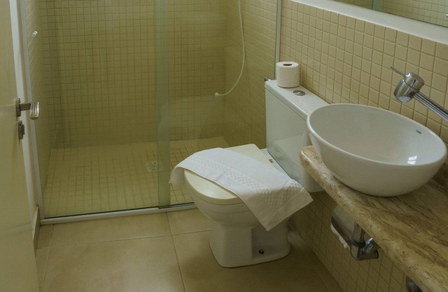 Apart. Hotel. Com Praia a Menos de um Minuto do Apartamento, Rede, Piscina