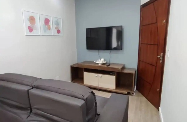 Apartamento com Área e Garagem Privativa