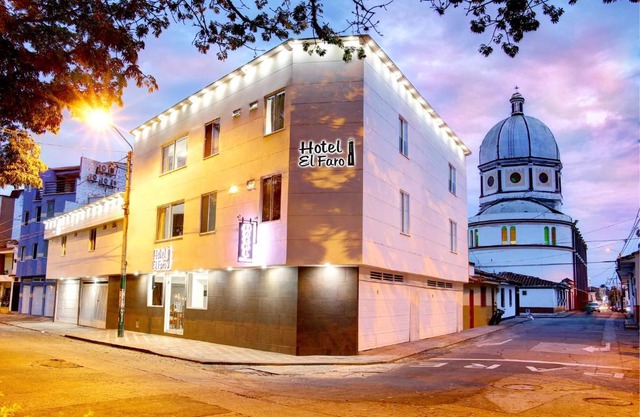 Aparta Hotel El Faro Buga
