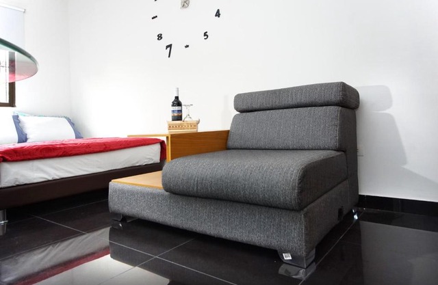 apartaestudio gran ubicacion y aire acondicionado