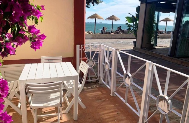 Apartamentos con vistas al mar solo familias & parejas