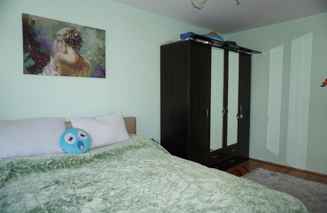 Apartament încântător cu parcare gratuită