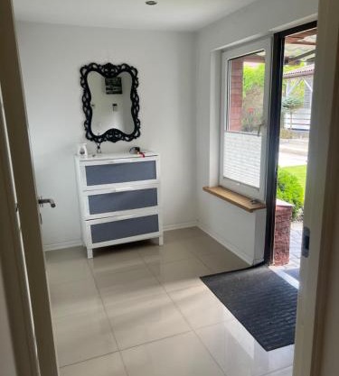 Apartament blisko lotniska z prywatnym ogrodzonym parkingiem