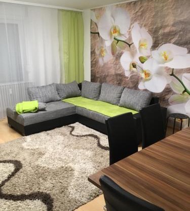 Apartament mit Balkon