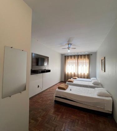 Apartamento 105 - Suíte em região central com ventilador