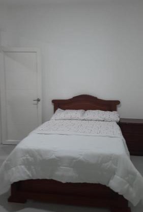 Apartamento 2 habitaciones (1 principal), cocina, comedor, sala, 2 baños