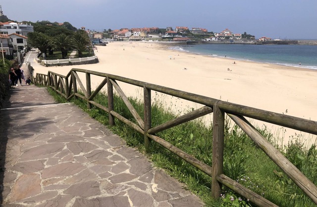 Apartamento a 5 Minutos de Comillas, sin Sorpresas, Oficial. Playa a 200 mts