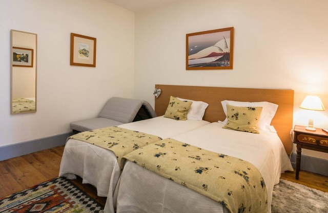 Apartamento A Francos Artist Painting 2