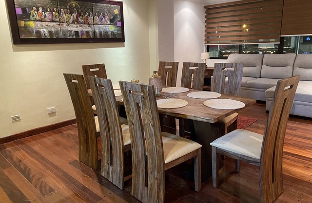 Apartamento Amplio y Cómodo con Terraza en la Zona Rosa.