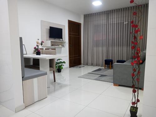 Apartamento completo 3 quartos Suíte Sala Cozinha Lavanderia e perto de tudo