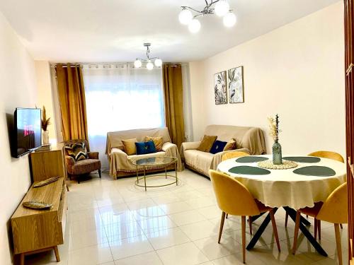 Apartamento céntrico junto paseo, playas y zonas de interés!