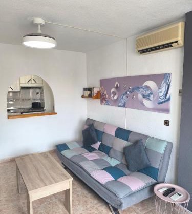Apartamento California en Benidorm, 1 min playa levante, Wi-Fi, AC y parking