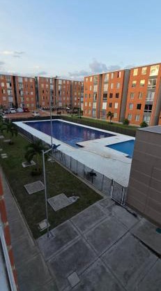 Apartamento con parqueadero y piscina