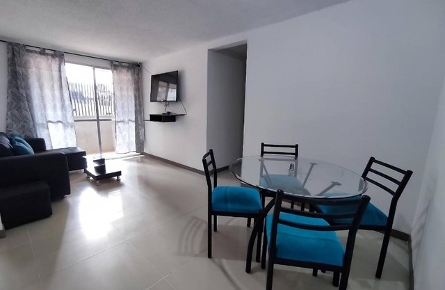 Apartamento con piscina, frente a CC Mayorca